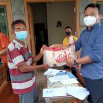 Penyaluran Bantuan Sembako Bulog untuk Warga Desa Kalidawe yang Terdampak Program PPKM